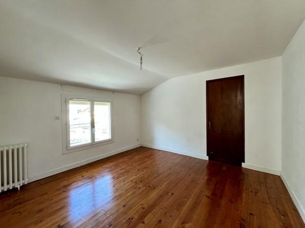 Maison à louer 1 380 € CC Lacroix-Falgarde 6 p 132 m² DPE D