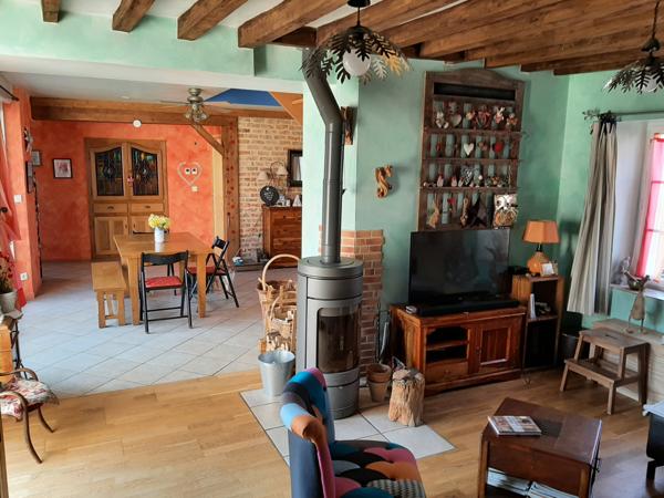 maison de 6 chambres et 1 bureau