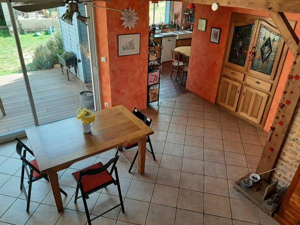 maison de 6 chambres et 1 bureau