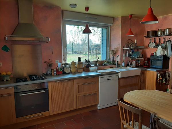 maison de 6 chambres et 1 bureau