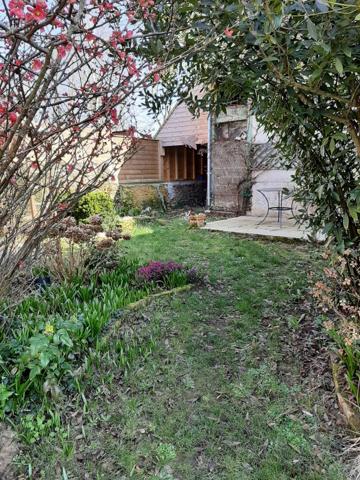 maison de 6 chambres et 1 bureau