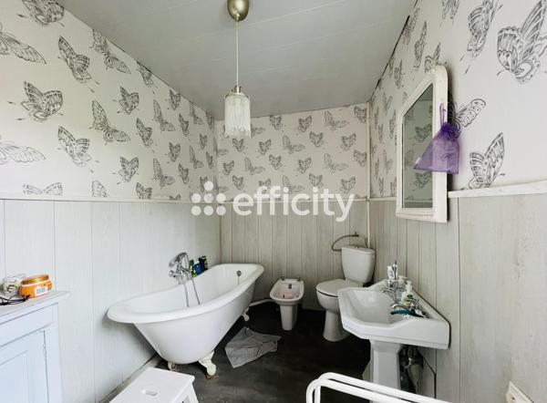 Maison
         10 pièces
        - 329 m² Exclusivité 241 000 € *
