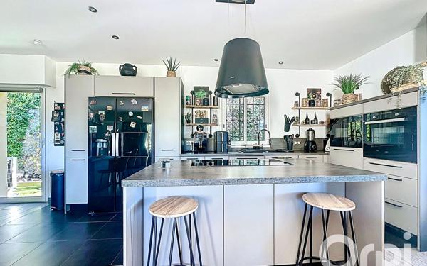 Maison à vendre    4 pièces •  La Roquette-sur-Var