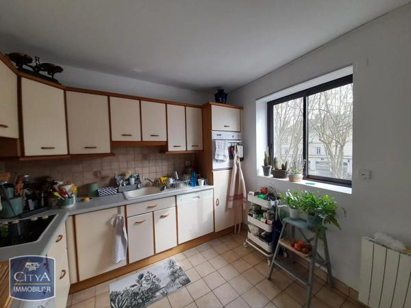 Appartement à louer 4 pièces 97.32m² Laval (53000)