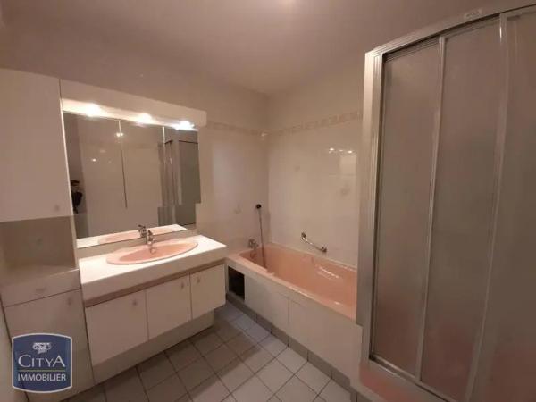 Appartement à louer 4 pièces 97.32m² Laval (53000)