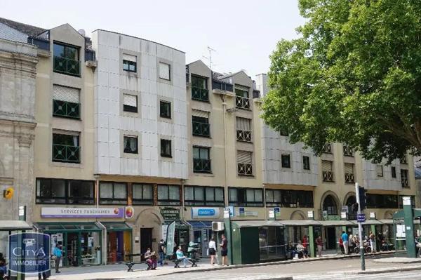 Appartement à louer 4 pièces 97.32m² Laval (53000)