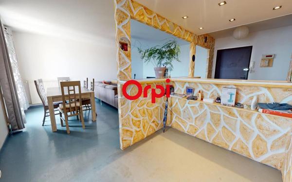 Appartement à vendre    5 pièces • 90,25 m2 Vaulx-en-Velin