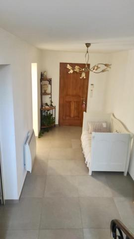 Maison de maçon rénovée avec matériaux de qualité