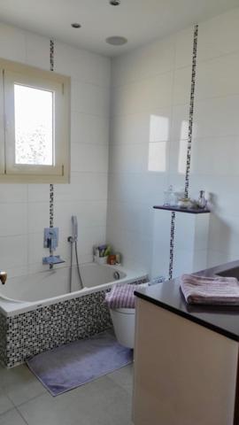 Maison de maçon rénovée avec matériaux de qualité