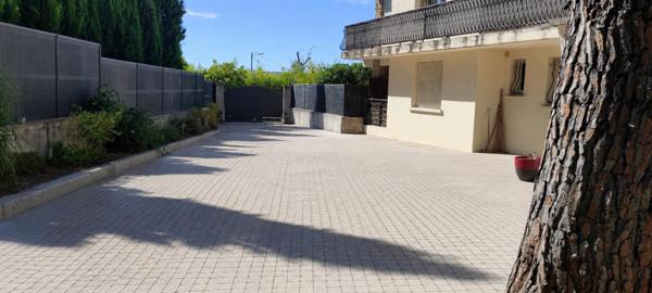 Maison de maçon de 150m² sur un terrain de 500 m² avec piscine