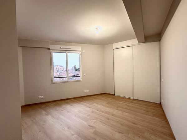 APPARTEMENT T4 AVEC TERRASSE ET GARAGE