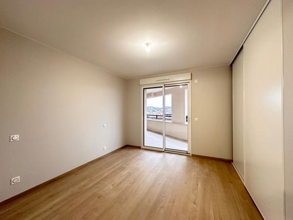 APPARTEMENT T4 AVEC TERRASSE ET GARAGE