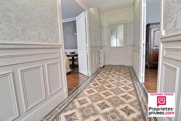 Exclusivité - Maison bourgeoise en hyper centre à Chateauneuf Sur Loire avec double garage, cave et dépendance