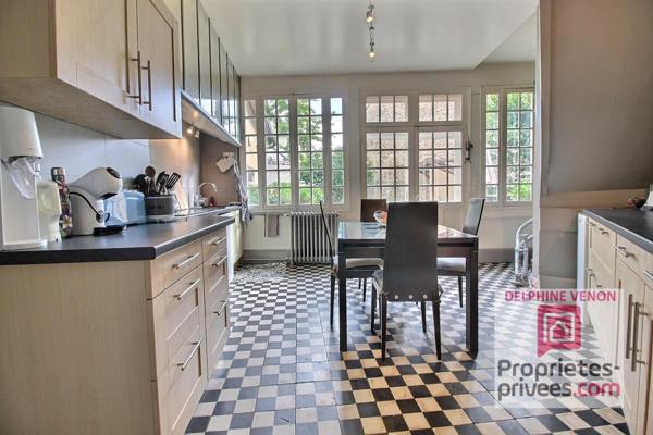 Exclusivité - Maison bourgeoise en hyper centre à Chateauneuf Sur Loire avec double garage, cave et dépendance