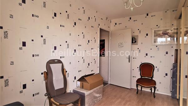 CUSSET A PROXIMITÉ DE TOUTES COMMODITÉS (PROCHE MAGASIN CARREFOUR)