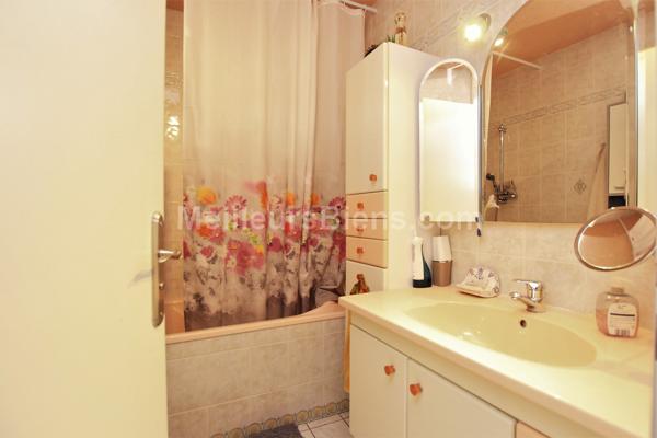 CUSSET A PROXIMITÉ DE TOUTES COMMODITÉS (PROCHE MAGASIN CARREFOUR)