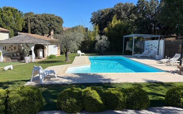 Maison à vendre    8 pièces •  Bédarrides