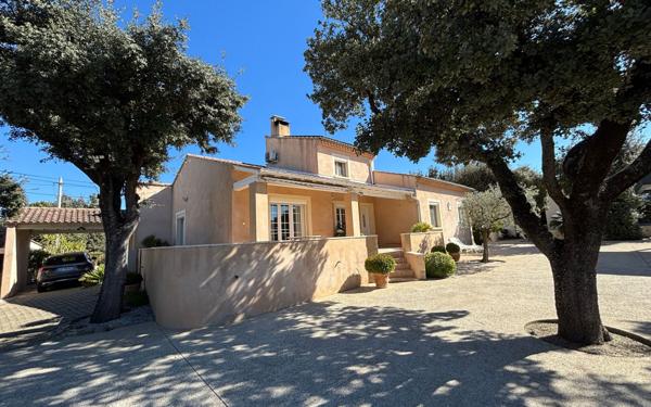Maison à vendre    8 pièces •  Bédarrides
