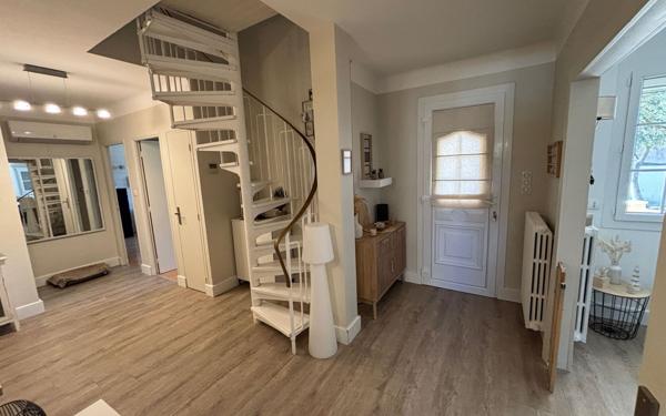 Maison à vendre    8 pièces •  Bédarrides