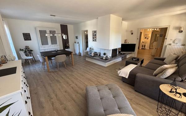 Maison à vendre    8 pièces •  Bédarrides