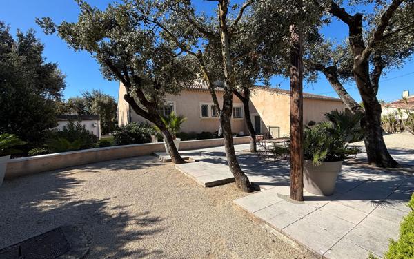 Maison à vendre    8 pièces •  Bédarrides