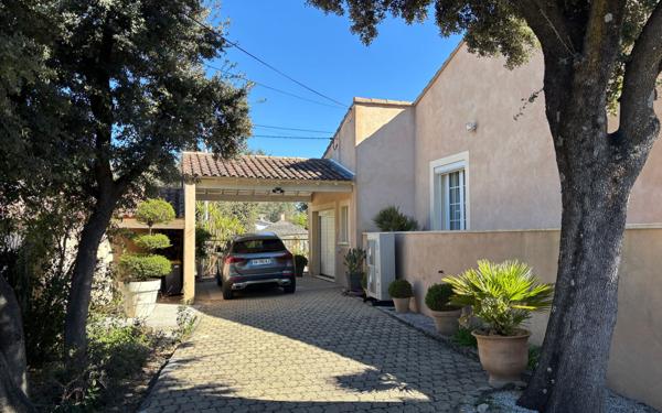 Maison à vendre    8 pièces •  Bédarrides