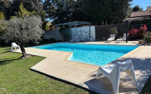 Maison à vendre    8 pièces •  Bédarrides
