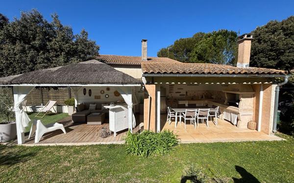 Maison à vendre    8 pièces •  Bédarrides
