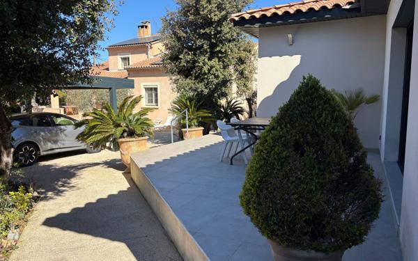 Maison à vendre    8 pièces •  Bédarrides