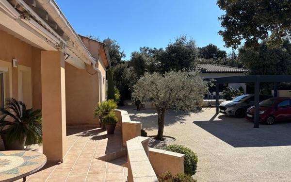 Maison à vendre    8 pièces •  Bédarrides