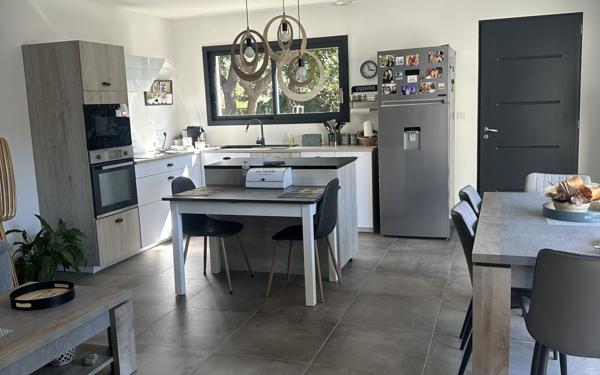Maison à vendre    8 pièces •  Bédarrides