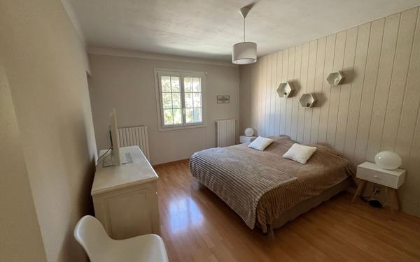 Maison à vendre    8 pièces •  Bédarrides