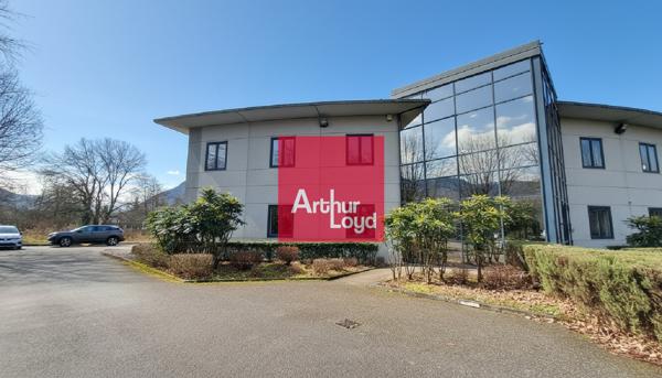 Bureaux à louer à Moirans open space lumineux et accès parking