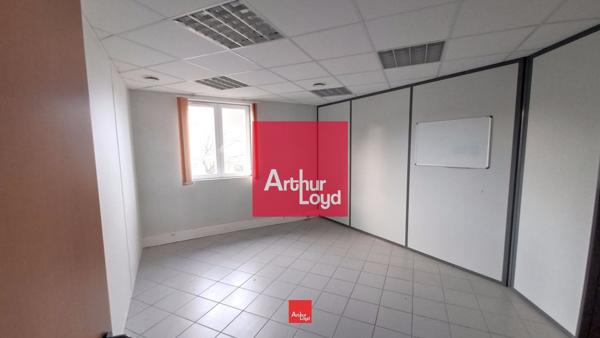Bureaux à louer à Moirans open space lumineux et accès parking
