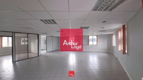 Bureaux à louer à Moirans open space lumineux et accès parking