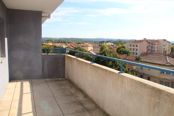 APPARTEMENT AVEC TERRASSE - GARAGE - ASCENSEUR