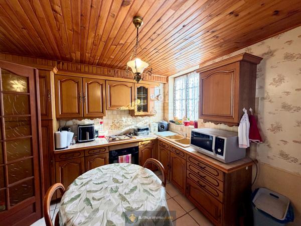 La Ferté-sous-Jouarre (77260) Maison de village T5 110 m² – 1 garage – 2 caves.