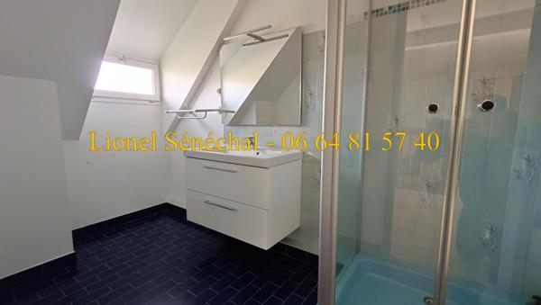 Maison sans vis - à - vis 13 pièces 172 m2 sur une parcelle de 7 000 m2