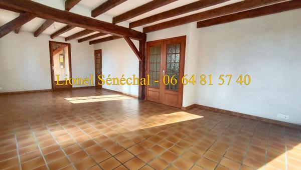 Maison sans vis - à - vis 13 pièces 172 m2 sur une parcelle de 7 000 m2