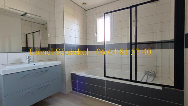 Maison sans vis - à - vis 13 pièces 172 m2 sur une parcelle de 7 000 m2