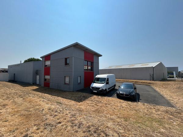 Bureau à louer à Guérande 131,25 m2 sur deux niveaux avec parkings