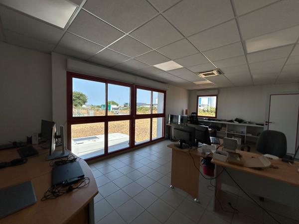 Bureau à louer à Guérande 131,25 m2 sur deux niveaux avec parkings