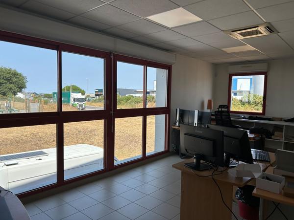 Bureau à louer à Guérande 131,25 m2 sur deux niveaux avec parkings