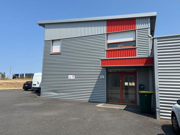Bureau à louer à Guérande 131,25 m2 sur deux niveaux avec parkings