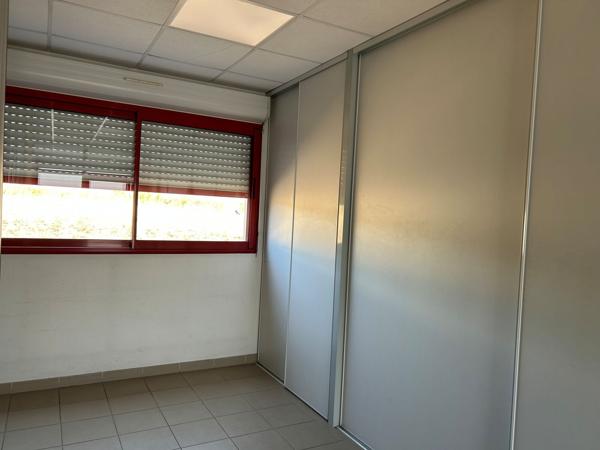 Bureau à louer à Guérande 131,25 m2 sur deux niveaux avec parkings