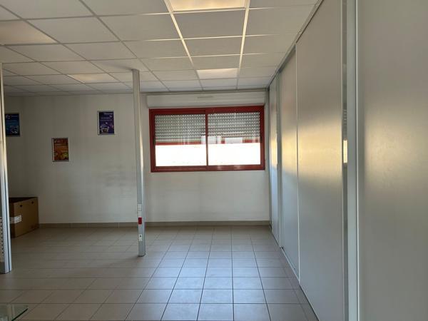 Bureau à louer à Guérande 131,25 m2 sur deux niveaux avec parkings