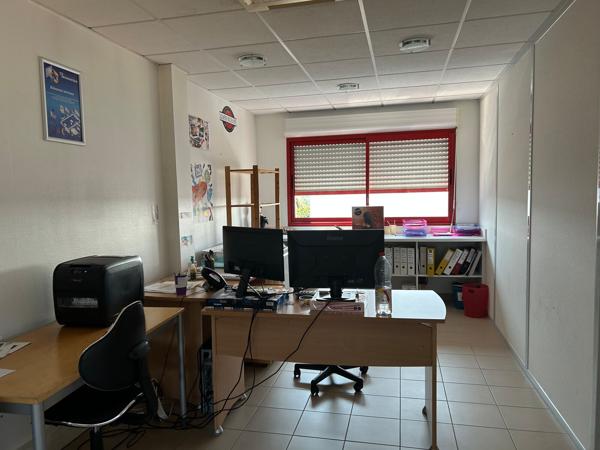 Bureau à louer à Guérande 131,25 m2 sur deux niveaux avec parkings