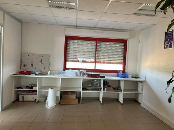 Bureau à louer à Guérande 131,25 m2 sur deux niveaux avec parkings