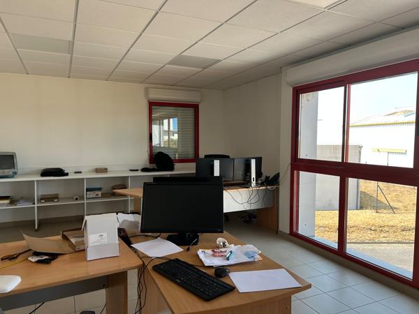 Bureau à louer à Guérande 131,25 m2 sur deux niveaux avec parkings