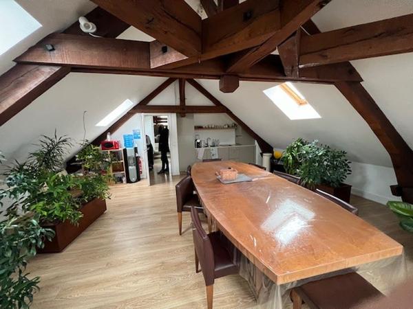 Bureaux à vendre à Limours site indépendant avec nombreux stationnements